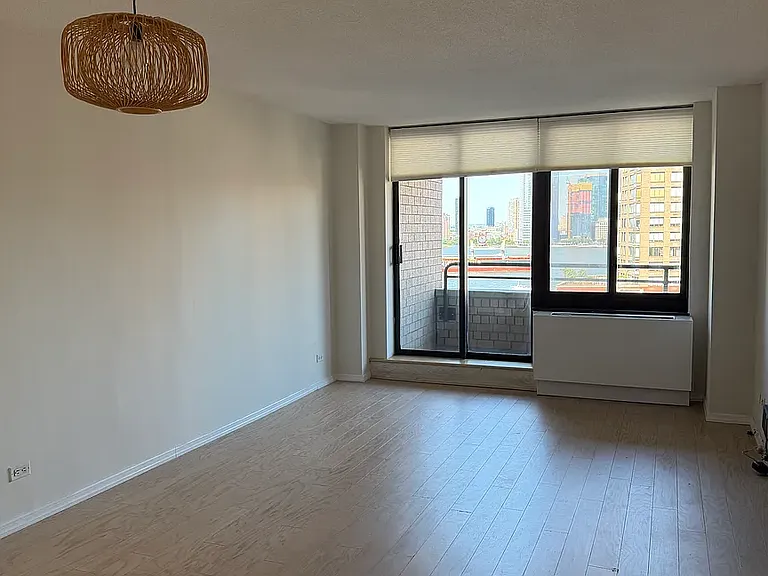 200 Rector Pl #15D — Photo 2