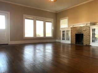 706 E Jackson St, El Campo, TX 77437