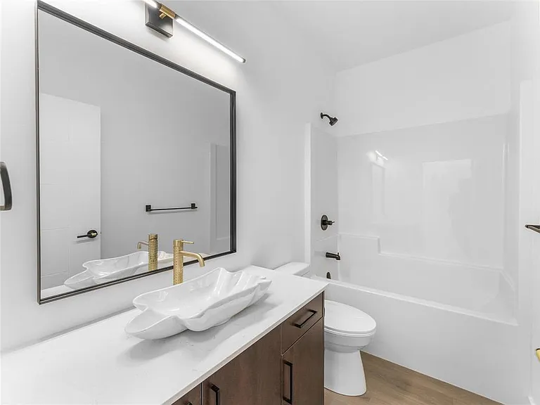 115 Blenheim Ave — Photo 13