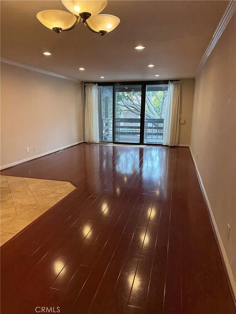 2 bed, 1048 sqft, $3,100 — Photo 4