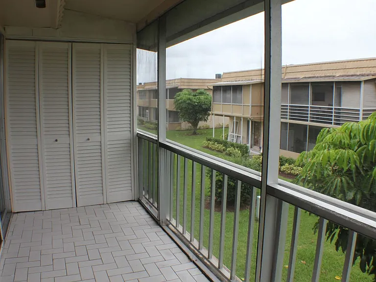614 Monaco Ct #614 — Photo 8