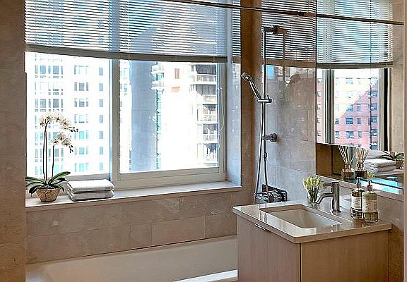 5th image of 175 W 60th St APT 42F