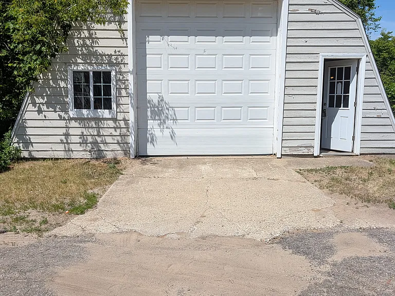 1121 Poplar St #1 — Photo 1