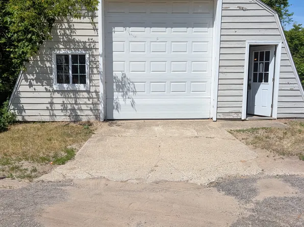 1121 Poplar St, Fenton, MI