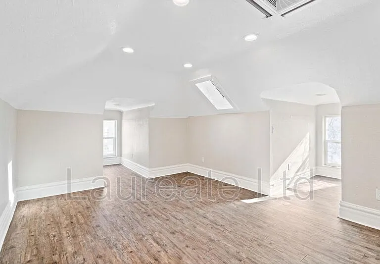 252 N Lincoln St #4 — Photo 3