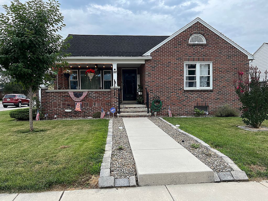 300 Maple Ave, Hanover, PA 17331 Zillow
