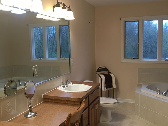 3rd image of 6261 Creekhaven Dr
