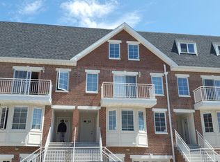 354 Soundview Ln, College Point, NY 11356
