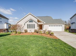 7215 Orchard Path Dr, Clemmons, NC 27012