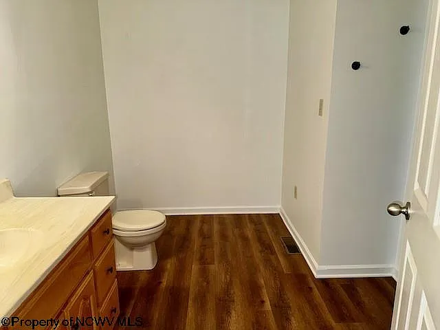 1392 Bennett Dr — Photo 12