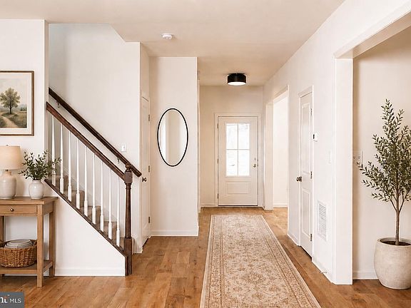 4th image of 1002 Jacks Place Gln