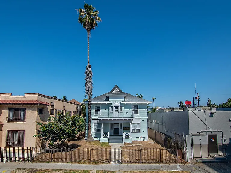 1017 S Burlington Ave — Photo 35