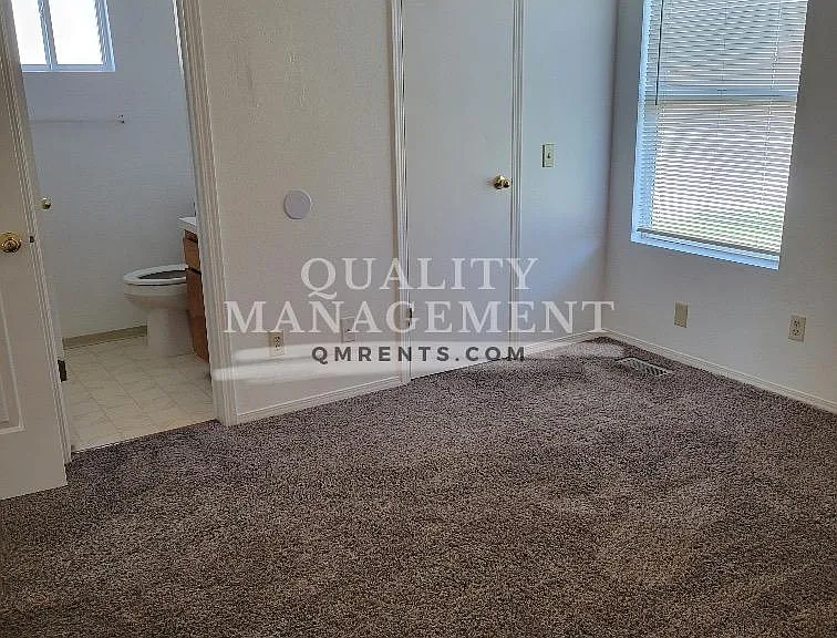 624 W Dewey Ave — Photo 8