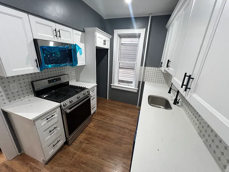 153 Roosevelt Ave #1B — Photo 3