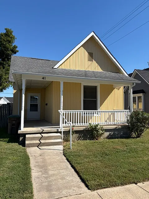 3 bed, 1.5 bath, 1024 sqft, $1,395 — Photo 1