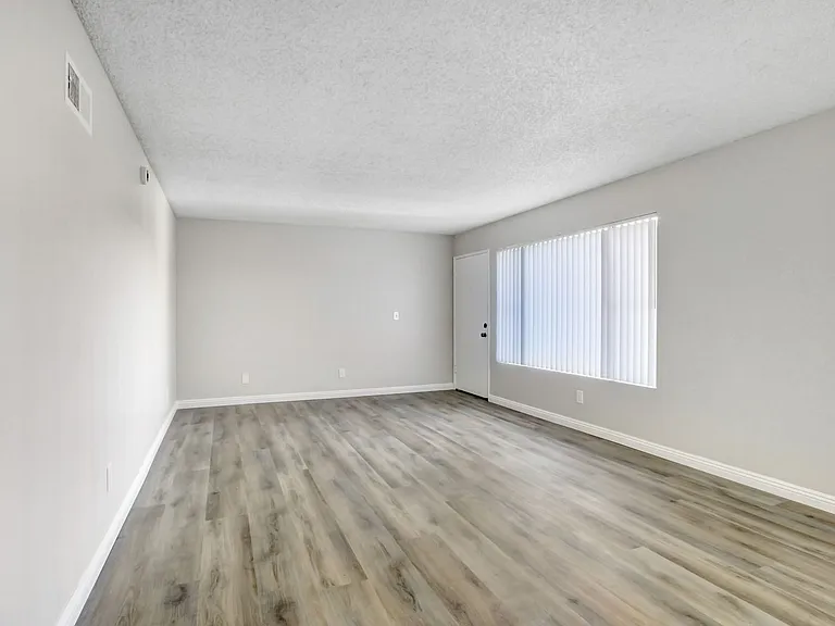 1746 S Sunflower Ave. — Photo 13