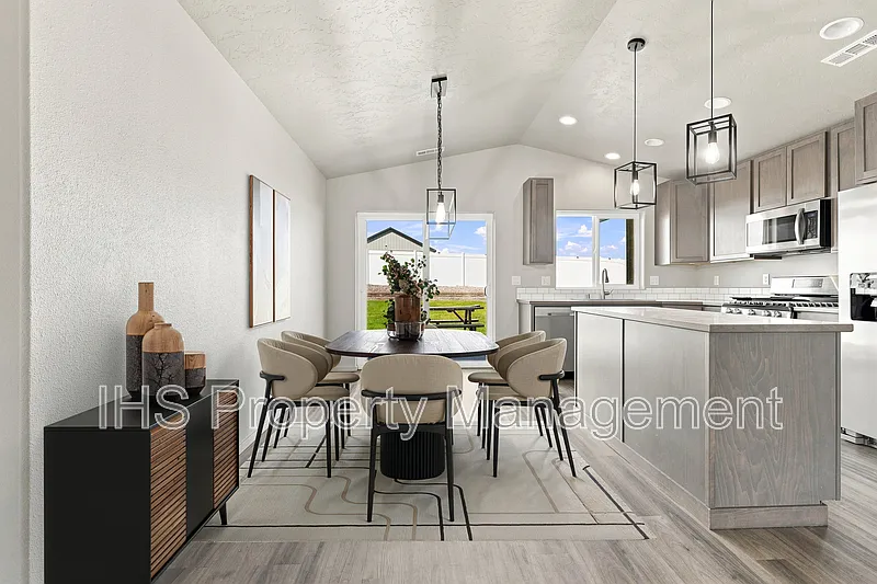 3 bed, 2.0 bath, 1400 sqft, $2,195 — Photo 4