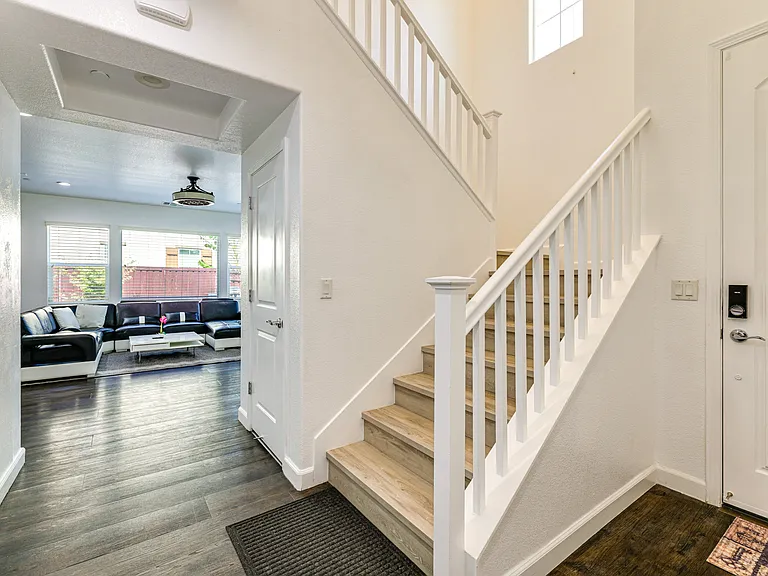564 E Marcello Ave — Photo 8