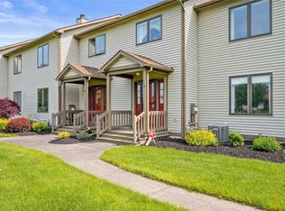 8 Harrier Cir, Rochester, NY 14623