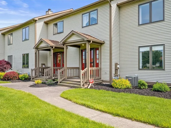 8 Harrier Cir, Rochester, NY 14623