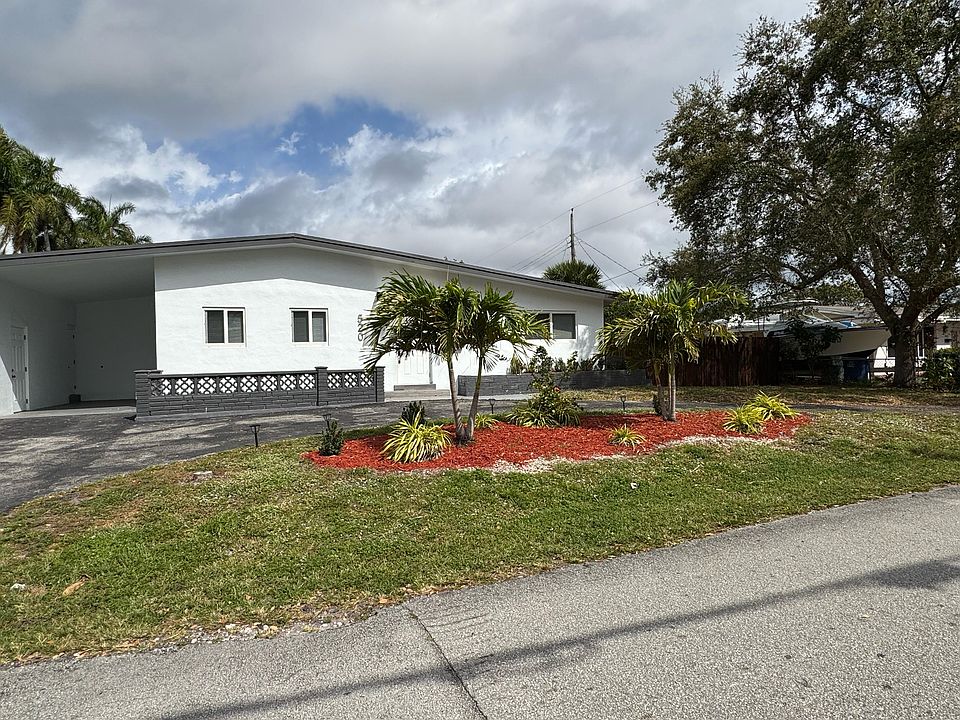 FACADE / CIRCULAR DRIVEWAY