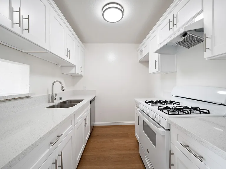 Azusa Gardens Apartments — Photo 15