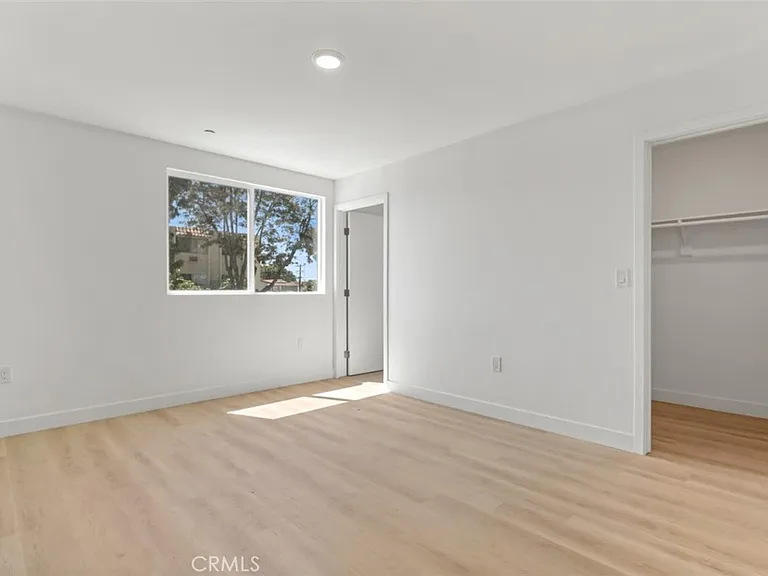 703 W 80th St — Photo 13