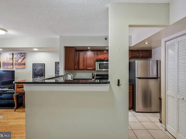 1001 N Vermont St #413 — Photo 4