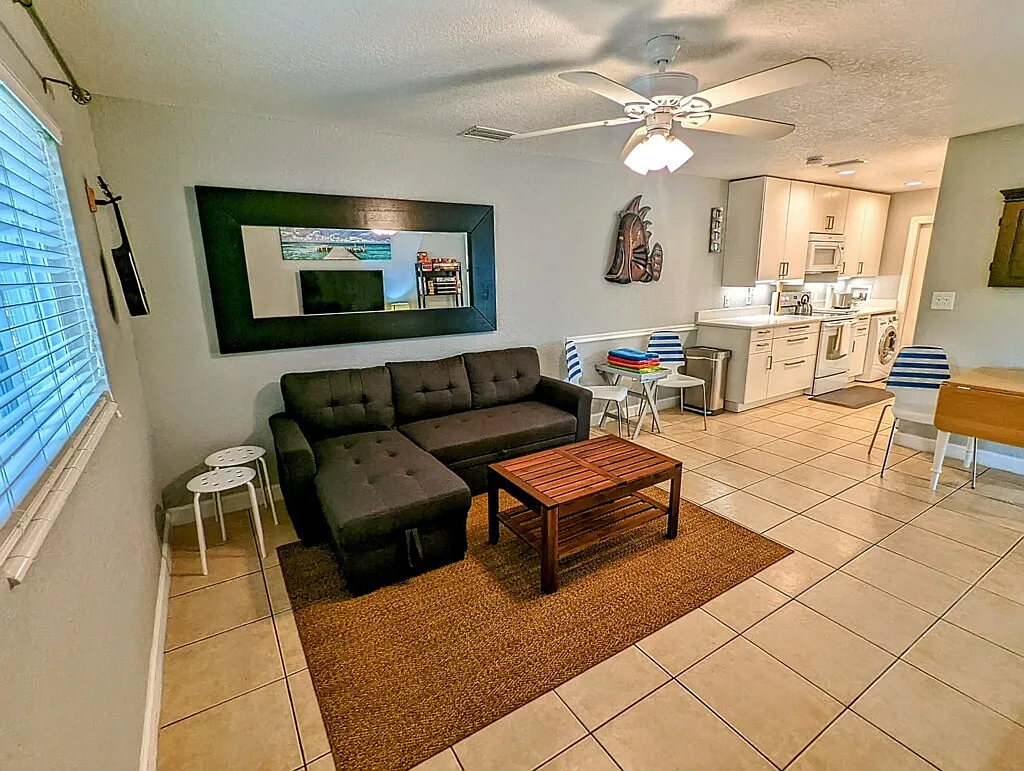 2 bed, 756 sqft, $1,650 — Photo 2
