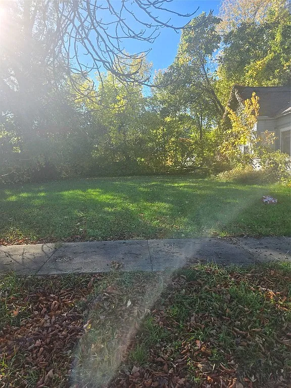 320 Newman St photo 1