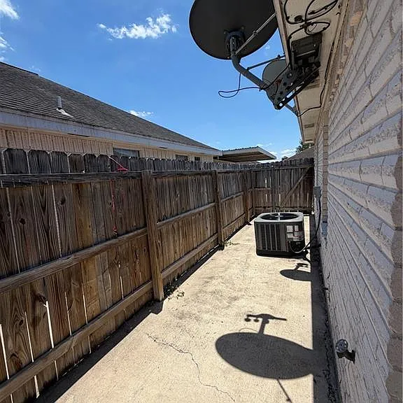 2508 Cervantes Ave — Photo 19