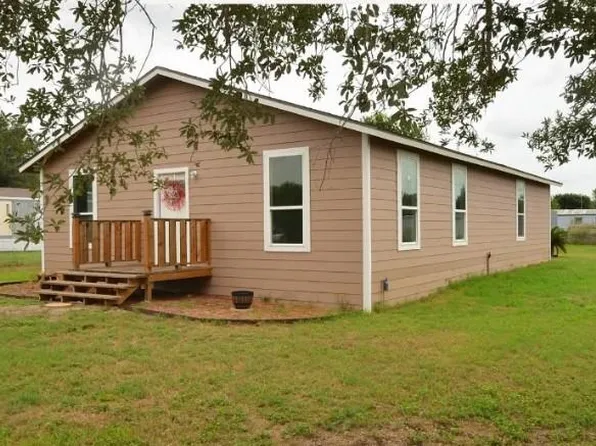 245 Cross Lake Dr, Pleasanton, TX 78064