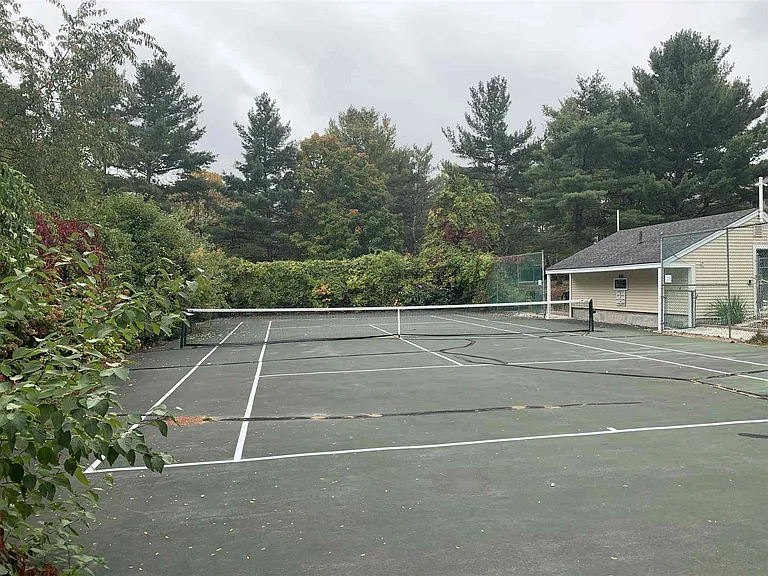 6 Autumn Leaf Dr #7 — Photo 4