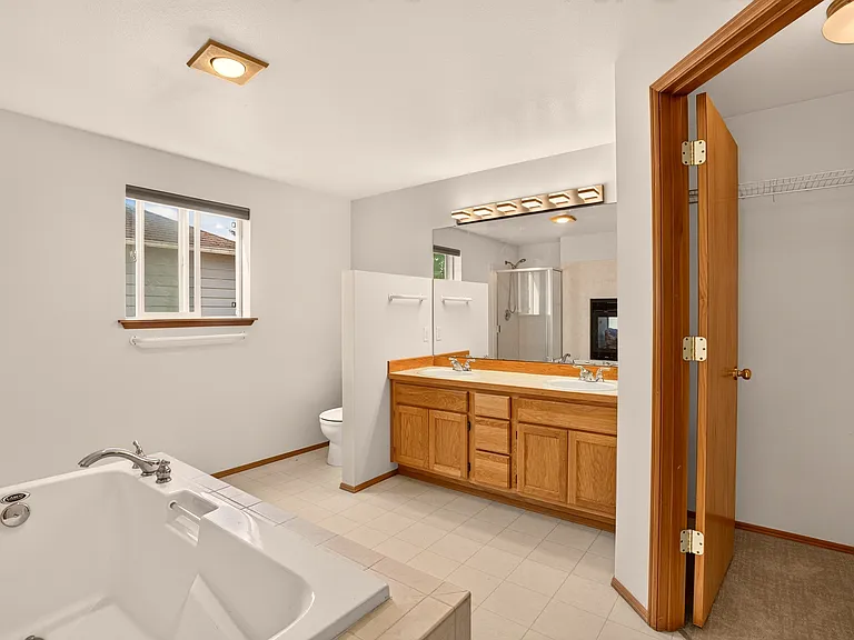 A large bath with soaking tub