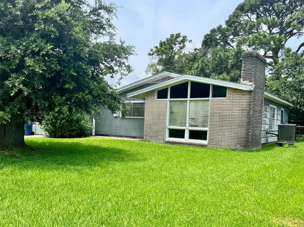 216 21st Ave N, Texas City, TX 77590
