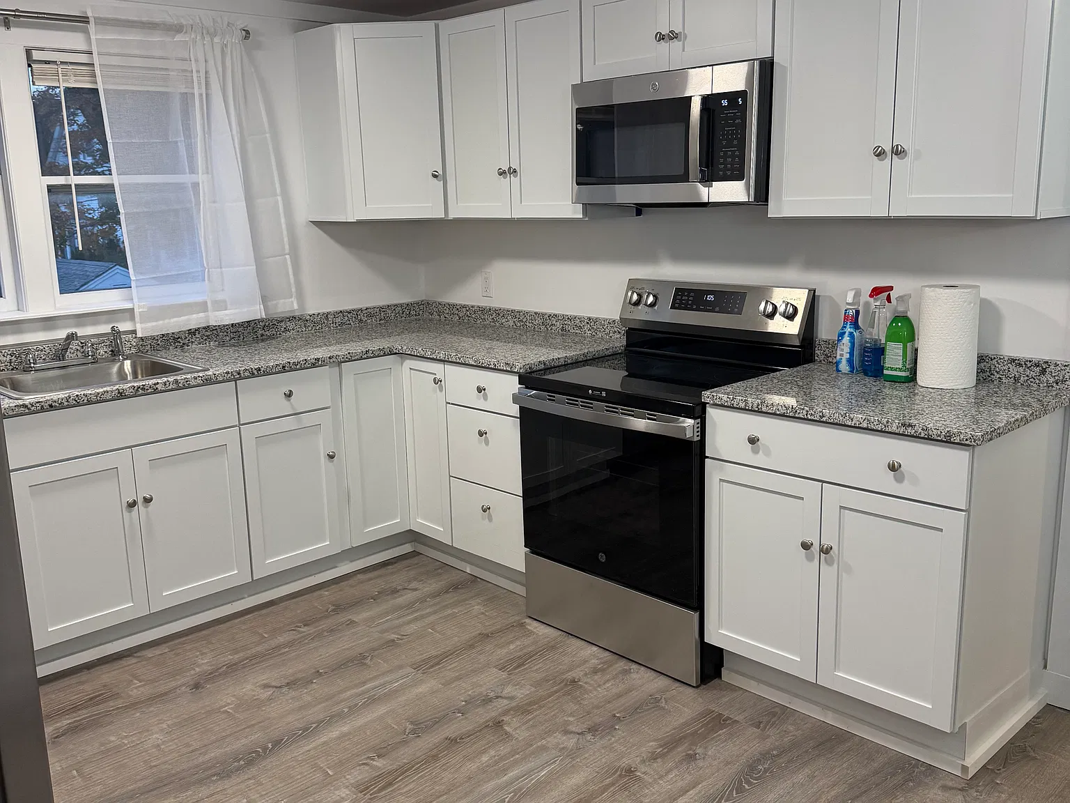 2 bed, 1000 sqft, $2,400 — Photo 2