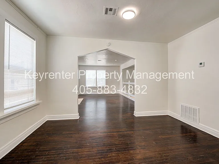 N Gatewood Ave Duplex — Photo 14