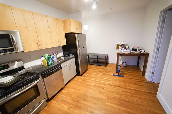 Rented by Manhattan Management LLC | media 4