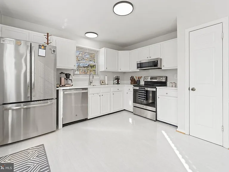 13689 Water Springs Ct — Photo 11