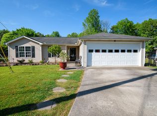 136 Bear Den Ct, Dalton, GA 30721
