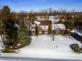 21220 W Beechwood Ct, Mundelein, IL 60060