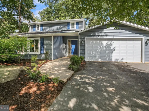 1414 Sadlers Wells Dr, Herndon, VA 20170