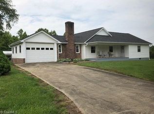 2612 Binkley Rd, East Bend, NC 27018