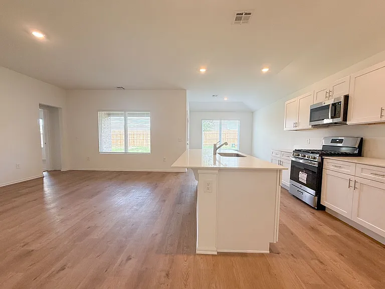 16309 Harvester Dr — Photo 8