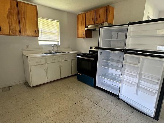 2nd image of 16858 Kika De La Garza St