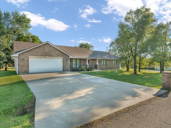 299 E 7th St, Hoyt, KS 66440