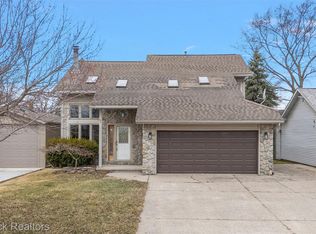 38033 Cherry Ln, Harrison Township, MI