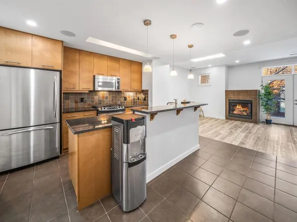 156 N 9th St NE, Calgary, AB T2E 0P4