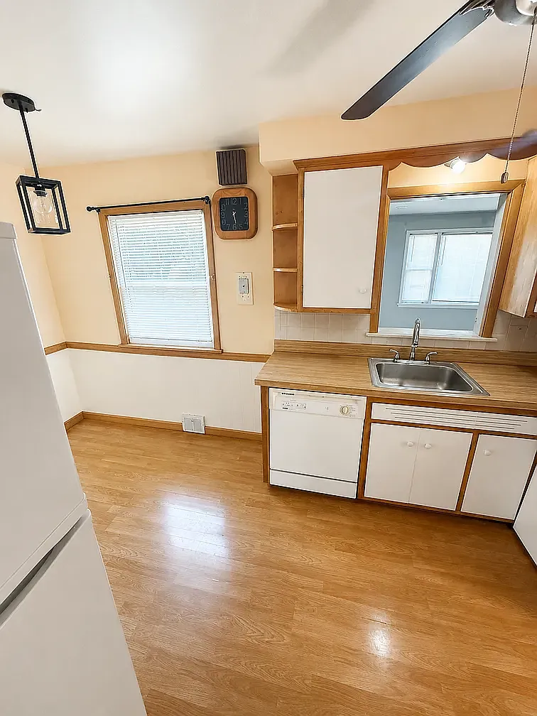 3 bed, 1.5 bath, 1490 sqft, $2,200 — Photo 3