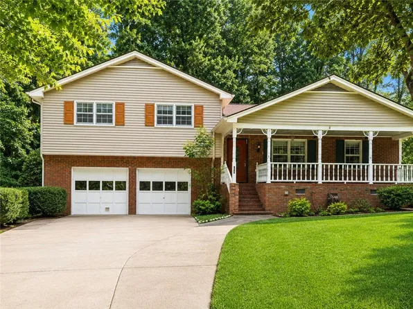677 Bankshire Dr, Suwanee, GA 30024